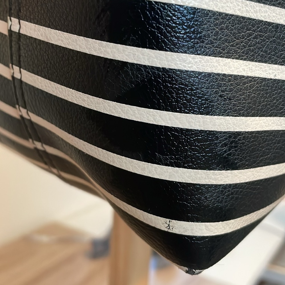 Kate Spade Arch Lauren Stripe Reversible
Tote In Black & Cream and Black. - Picture 11 of 15